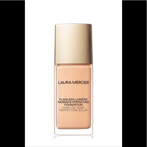 Laura Mercier Lumière foundation in GOLDEN3W2